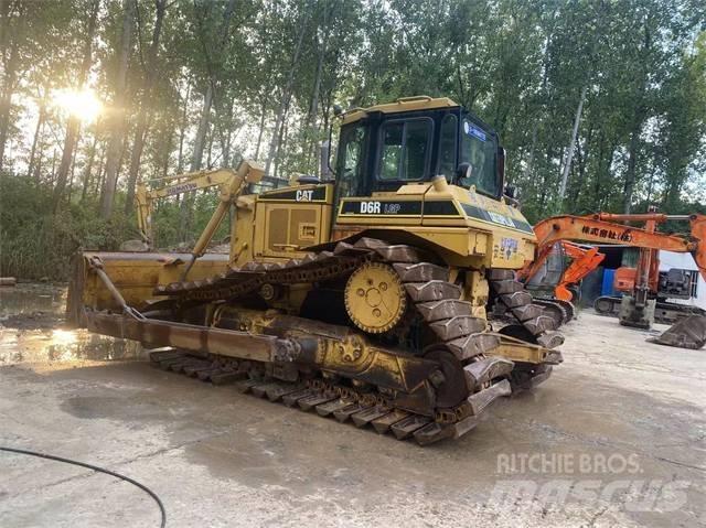 CAT D 6 R Гусеничные бульдозеры