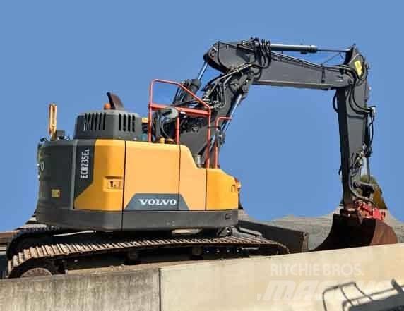 Volvo ECR 235 E Гусеничные экскаваторы