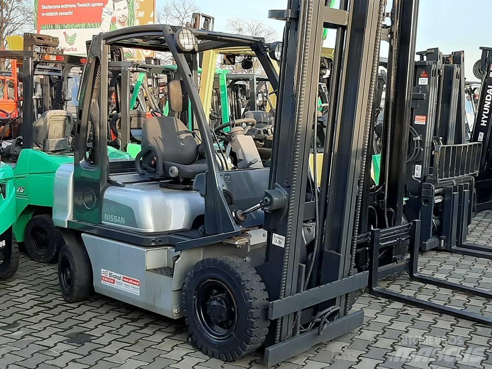 Nissan Y1D2A25Q Дизельные погрузчики
