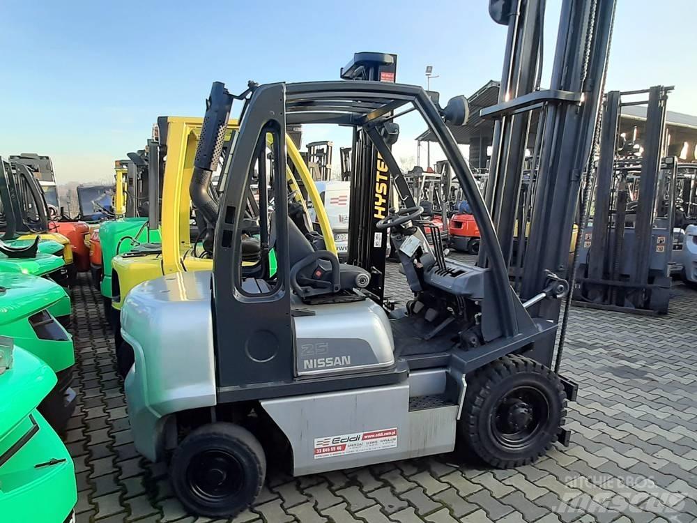Nissan Y1D2A25Q Дизельные погрузчики