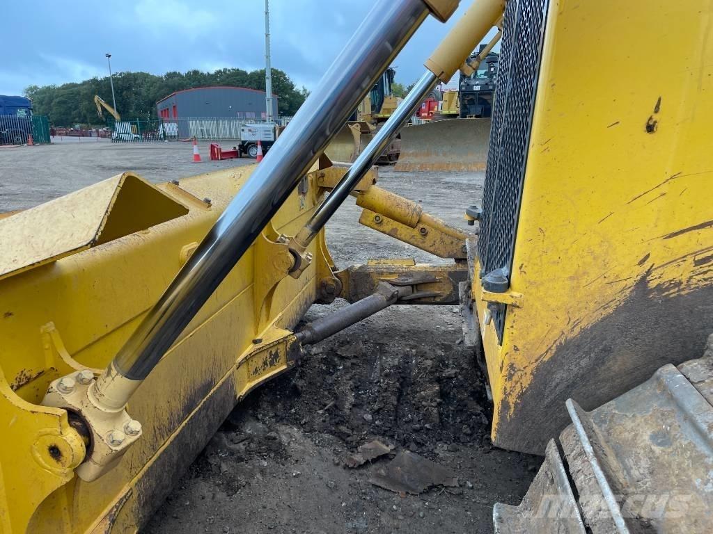 Komatsu D 65 PX-18E0 Гусеничные бульдозеры