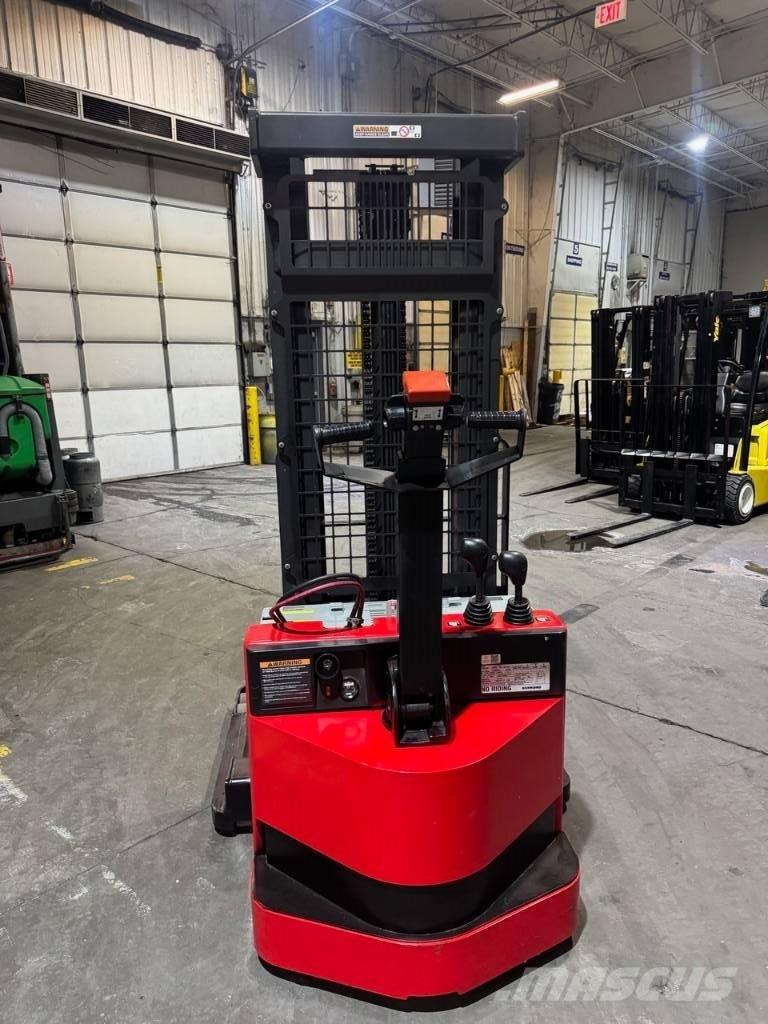 Raymond RSS40 Самоходные электроштабелёры