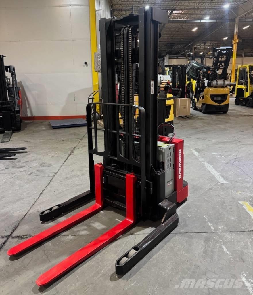 Raymond RSS40 Самоходные электроштабелёры