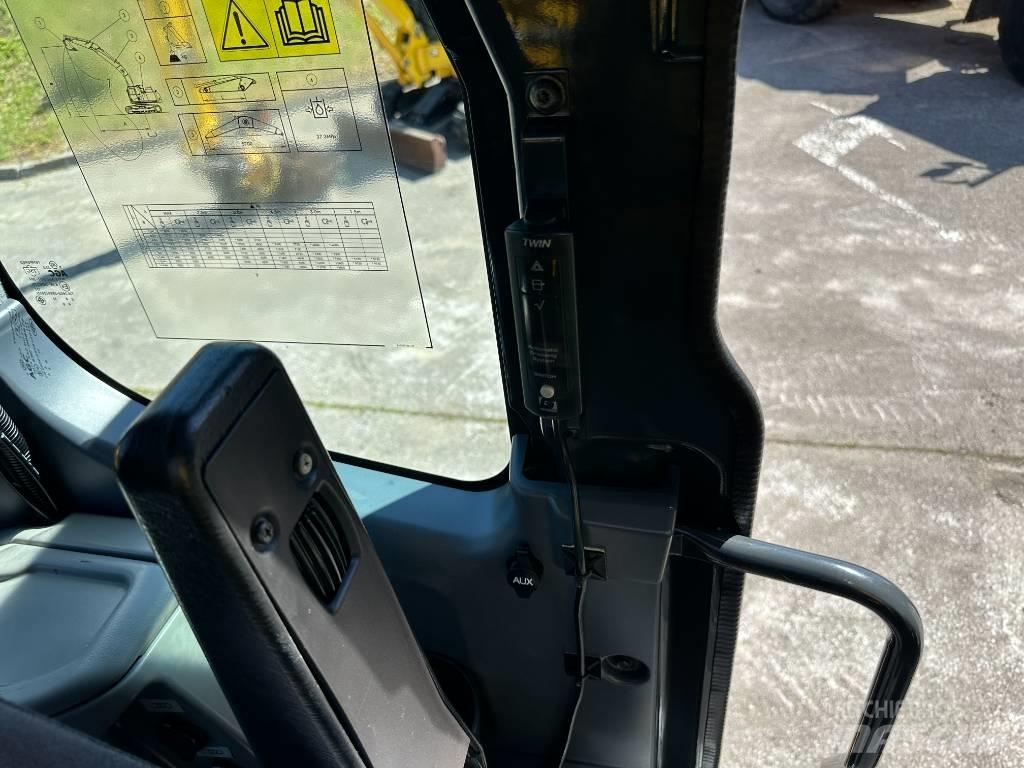Komatsu PC210LCi-11 Гусеничные экскаваторы
