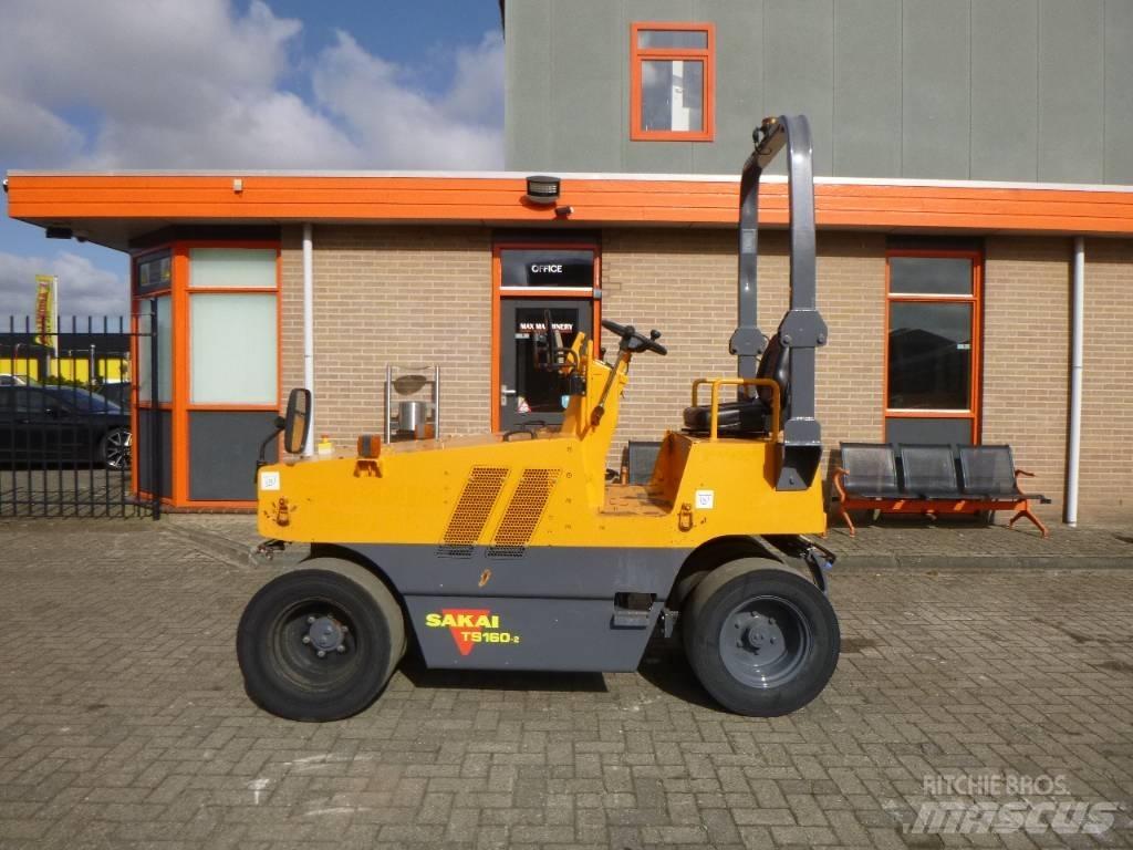 Sakai TS160-2 Пневматические катки