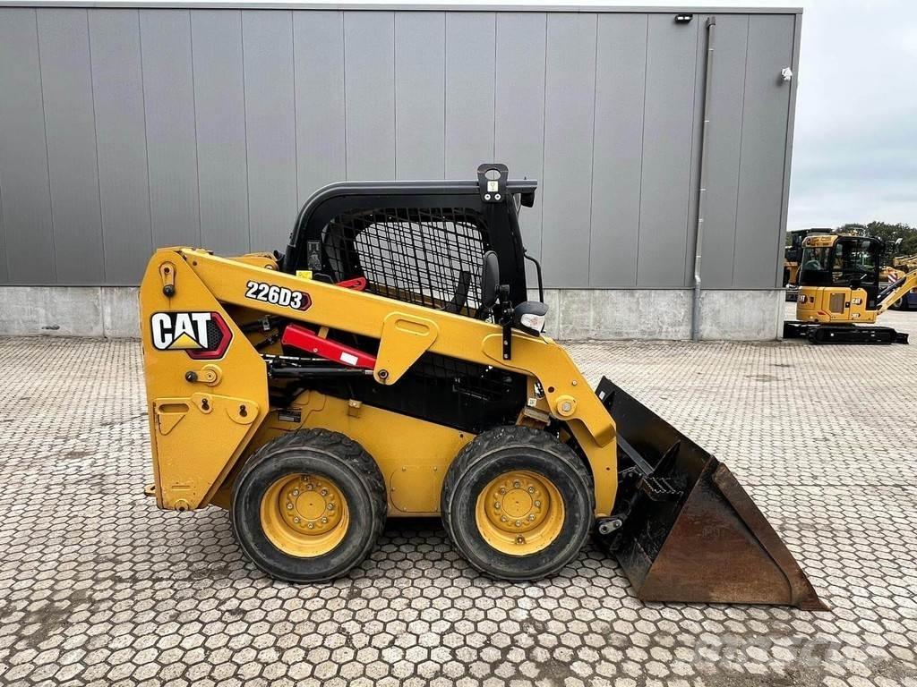 CAT 226D Мини-погрузчики