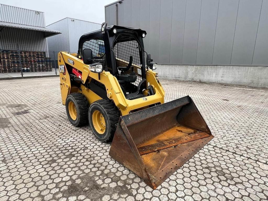 CAT 226D Мини-погрузчики