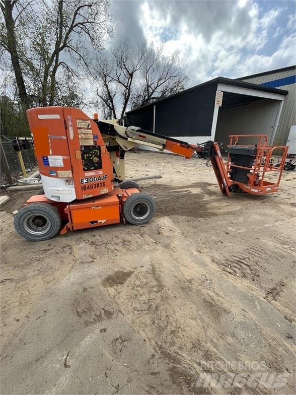 JLG E 300 AJP Ножничные подъемники