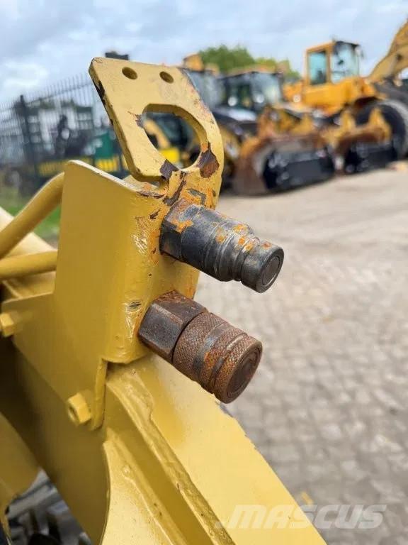 CAT 216B Turbo Мини-погрузчики