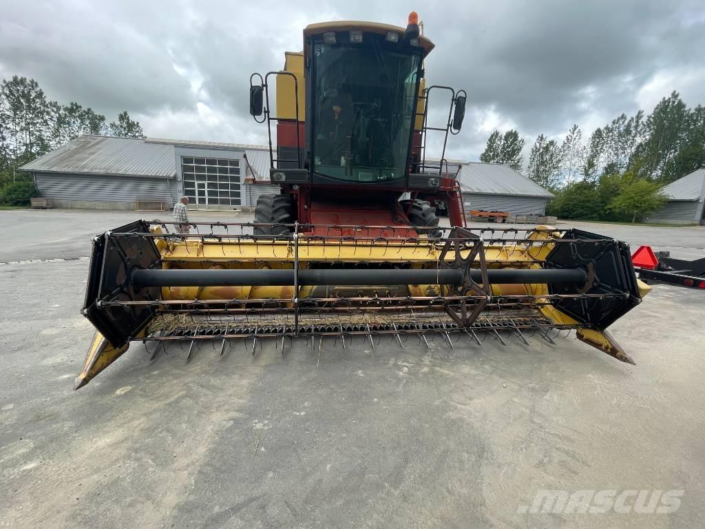 New Holland L520 Зерноуборочные комбайны