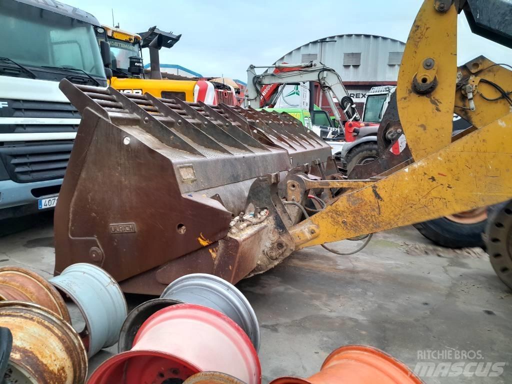 CAT 926 m Фронтальные погрузчики