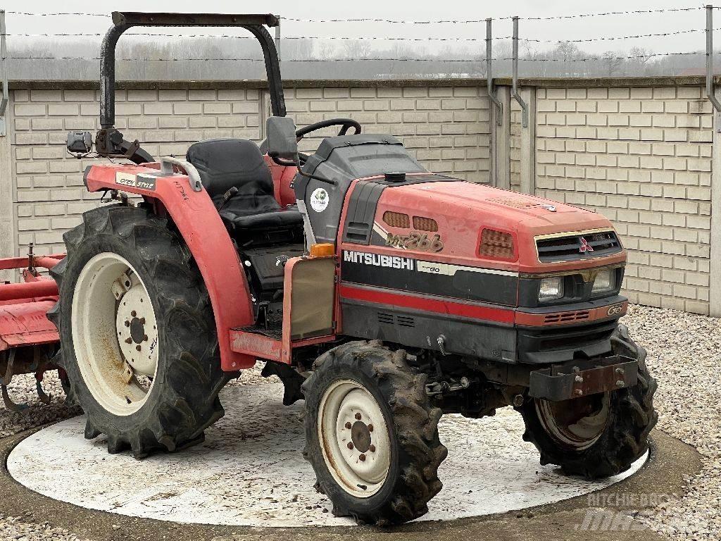 Mitsubishi MT266 Трактора