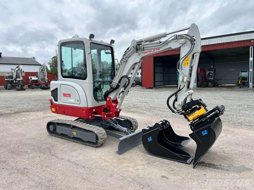 Takeuchi TB225 Мини-экскаваторы