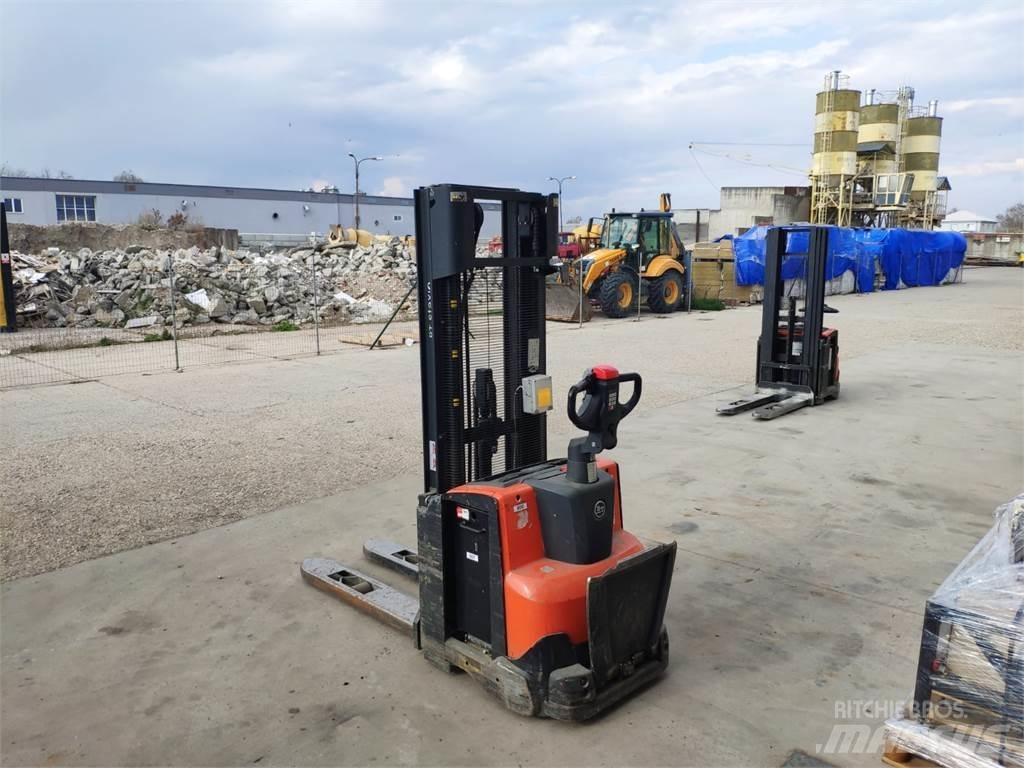 BT SWE120 Ручные штабелёры с электроподъёмом