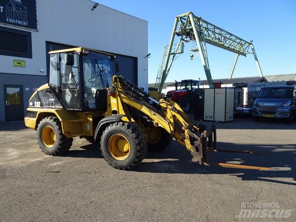 CAT 908 Фронтальные погрузчики