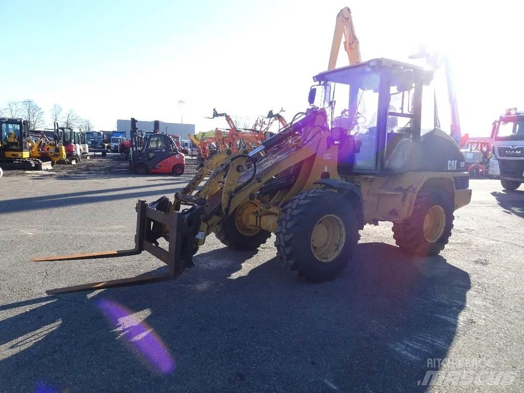 CAT 908 Фронтальные погрузчики