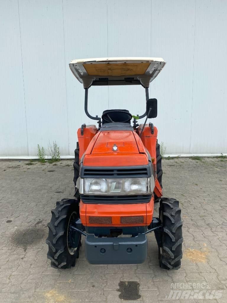 Kubota GL241 Коммунальные тракторы