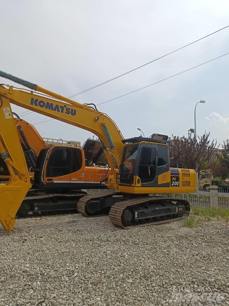 Komatsu PC 200 Гусеничные экскаваторы