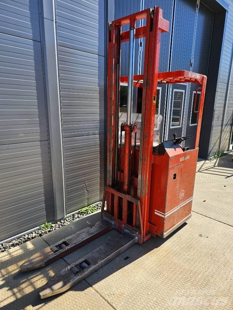 BT RSS 1350 Самоходные электроштабелёры