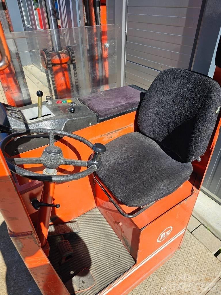 BT RSS 1350 Самоходные электроштабелёры