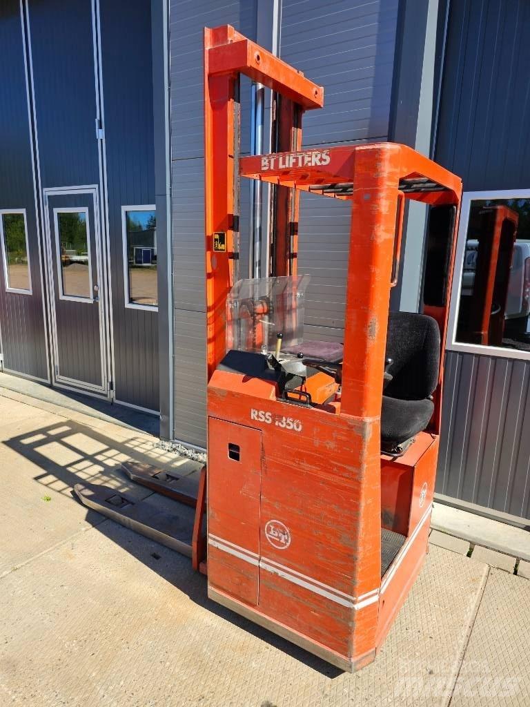 BT RSS 1350 Самоходные электроштабелёры