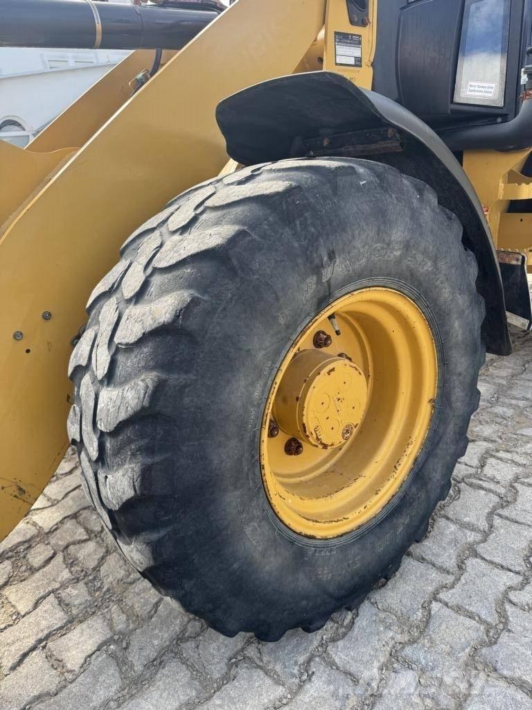 CAT 908M Фронтальные погрузчики
