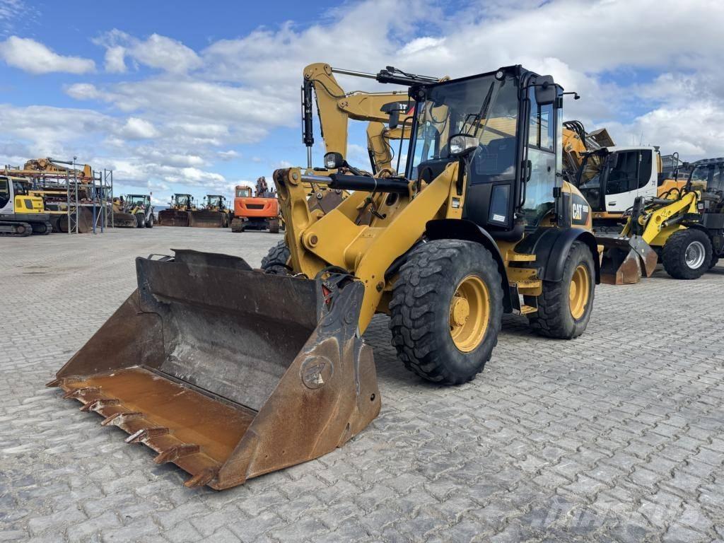 CAT 908M Фронтальные погрузчики