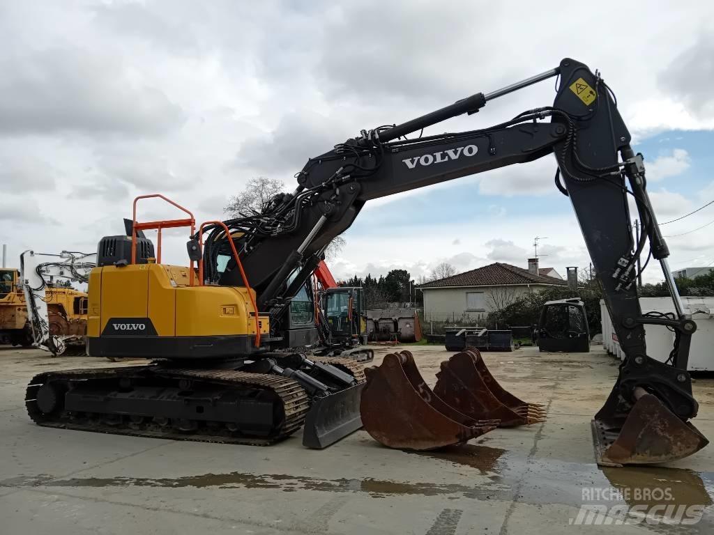 Volvo ECR235EL Гусеничные экскаваторы