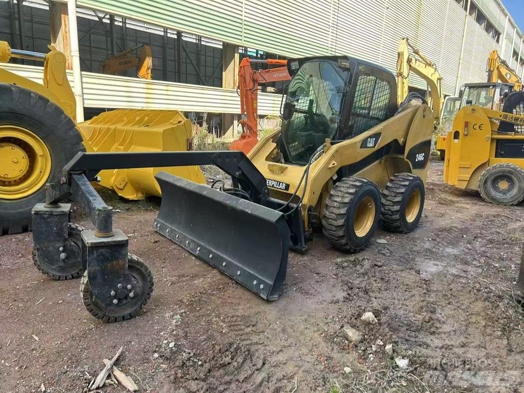 CAT 246 C Мини-погрузчики