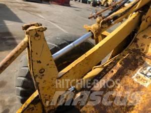 CAT 910 Фронтальные погрузчики