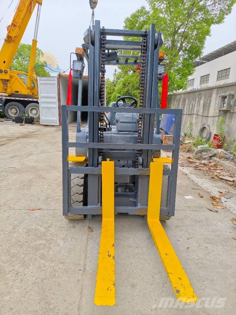 Komatsu FD30 Дизельные погрузчики