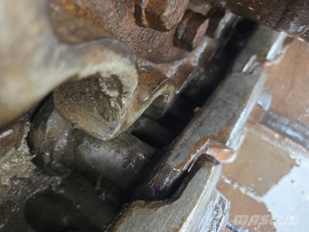 Hitachi ZX 210 Гусеничные экскаваторы