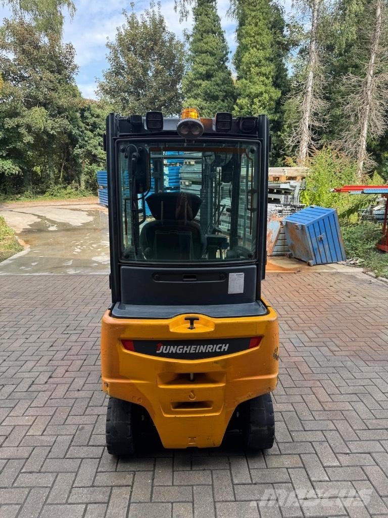 Jungheinrich EFG320 Электропогрузчики