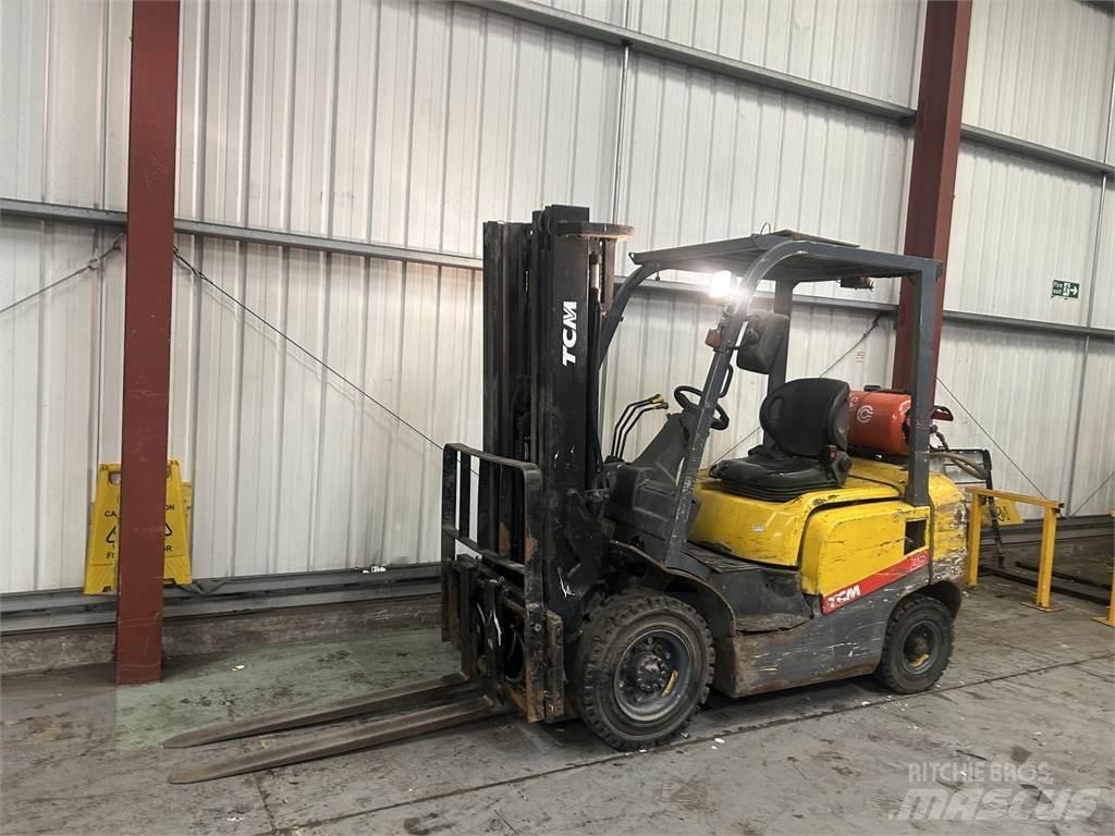 TCM FG25T3 Газовые погрузчики
