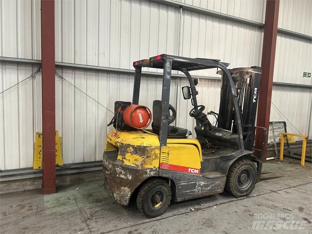 TCM FG25T3 Газовые погрузчики