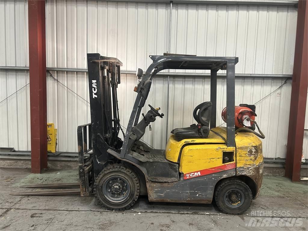 TCM FG25T3 Газовые погрузчики