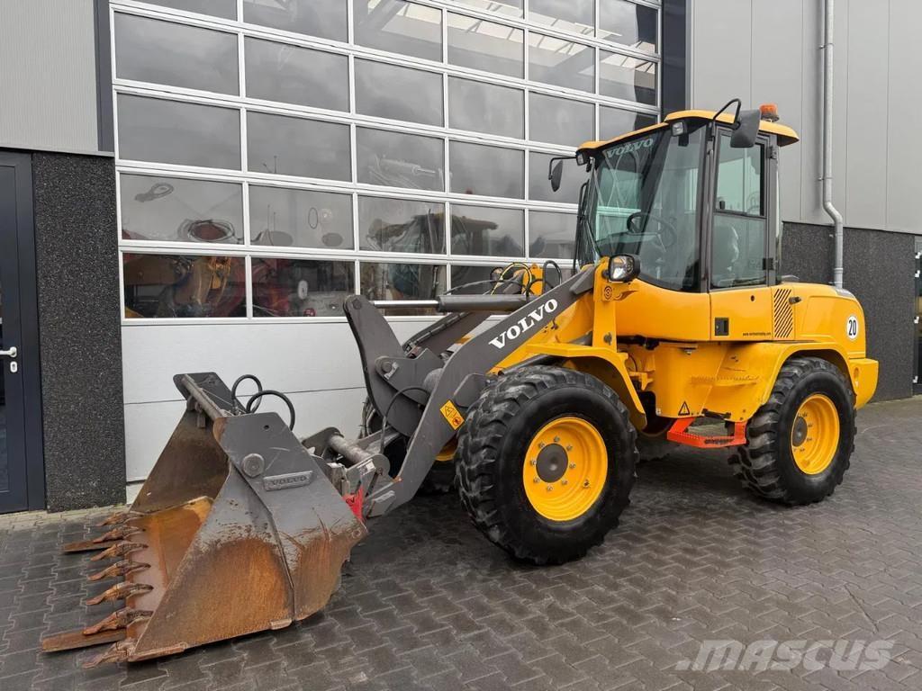 Volvo L30G Фронтальные погрузчики