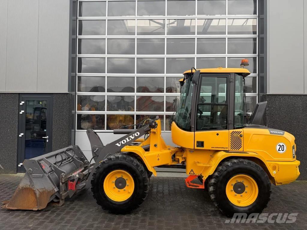 Volvo L30G Фронтальные погрузчики