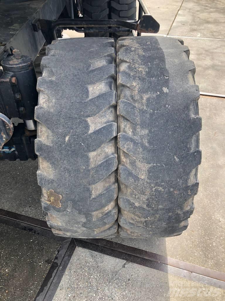 Etec 813B Колёсные экскаваторы