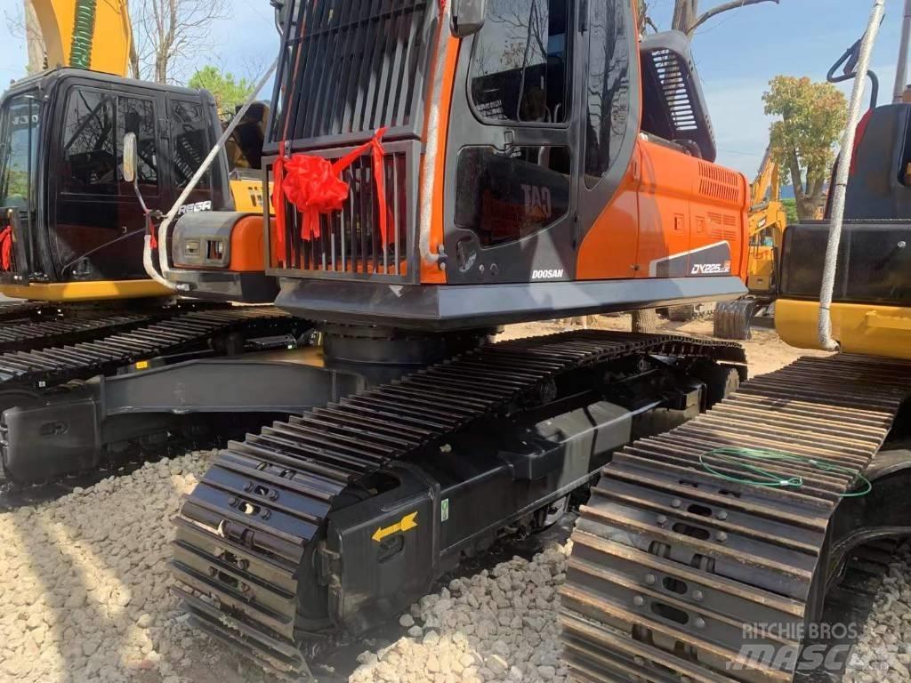 Doosan DX 225 Гусеничные экскаваторы