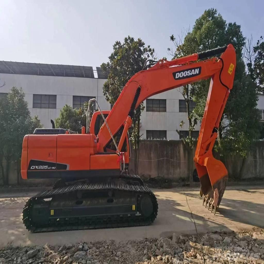 Doosan DX225LC-9C Гусеничные экскаваторы