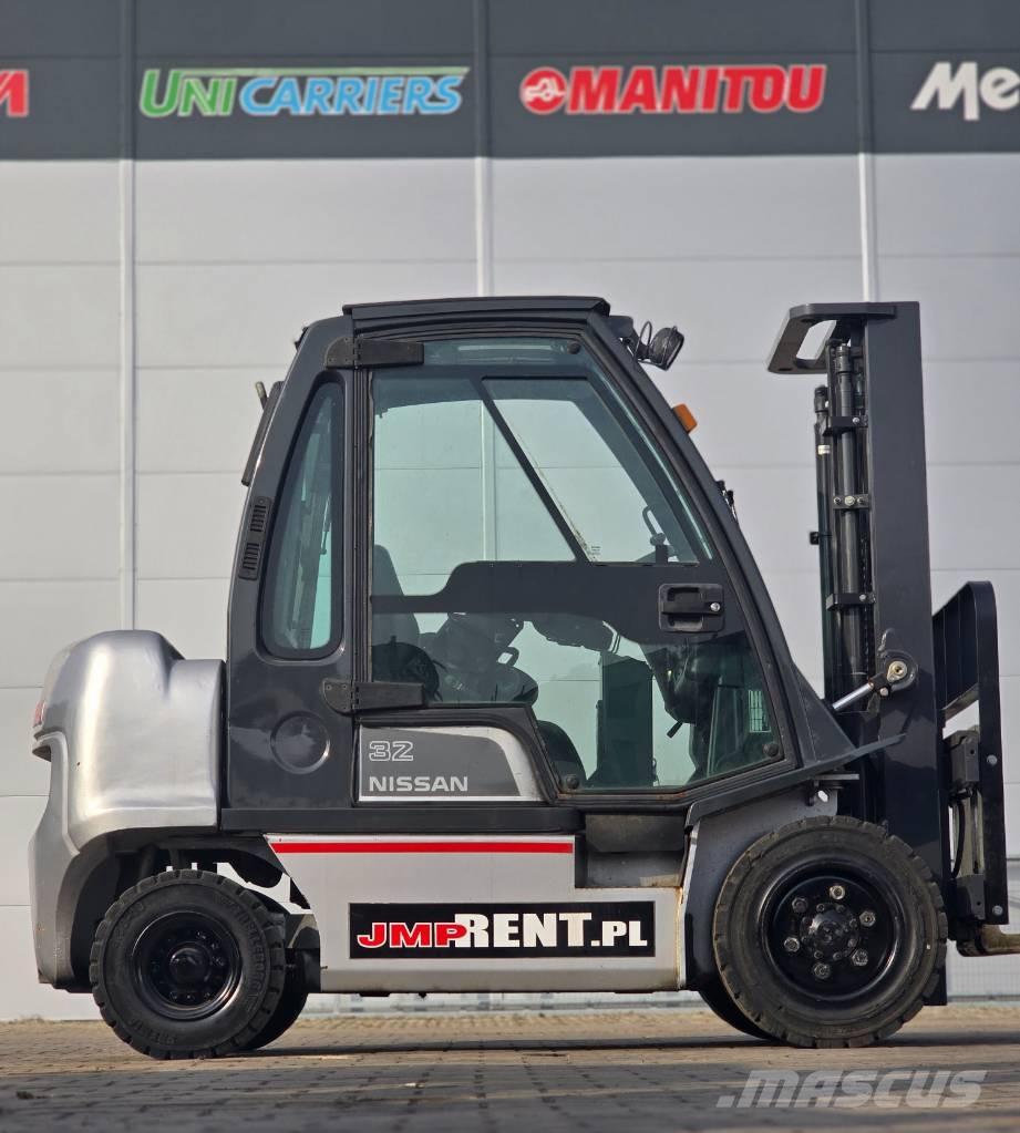 Nissan FGD02 A 32 Q Газовые погрузчики