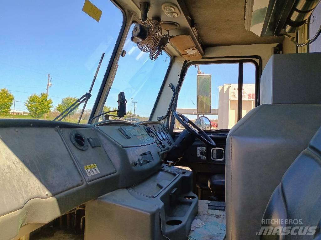  2011 Crane Carrier Мусоровозы