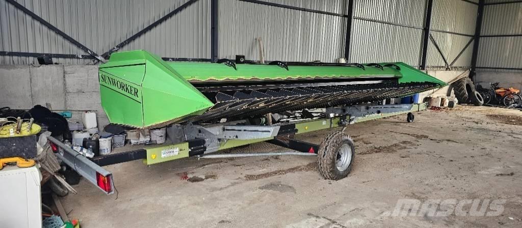 CLAAS Tucano 440 Зерноуборочные комбайны