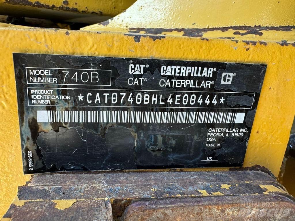 CAT 740B Шарнирно-сочленённые самосвалы