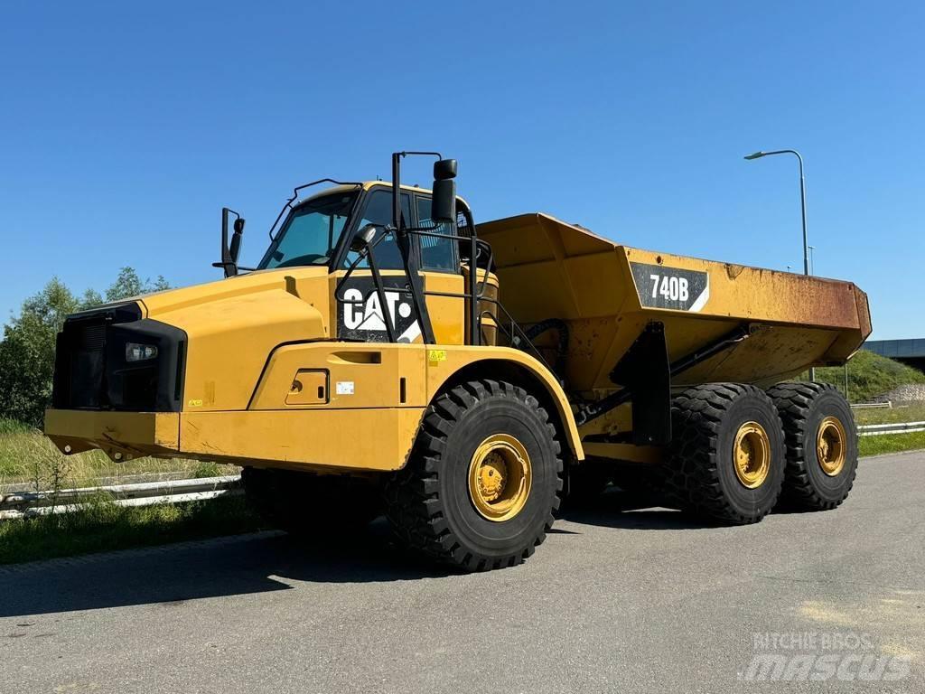 CAT 740B Шарнирно-сочленённые самосвалы