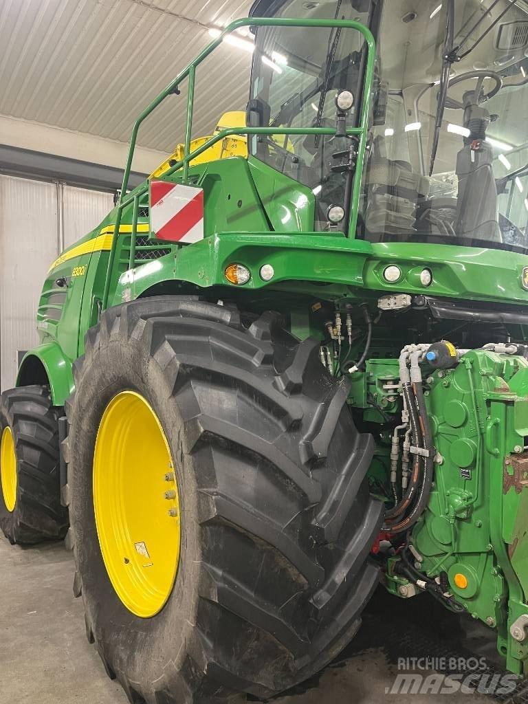 John Deere 8300i Самоходные кормоуборочные комбайны
