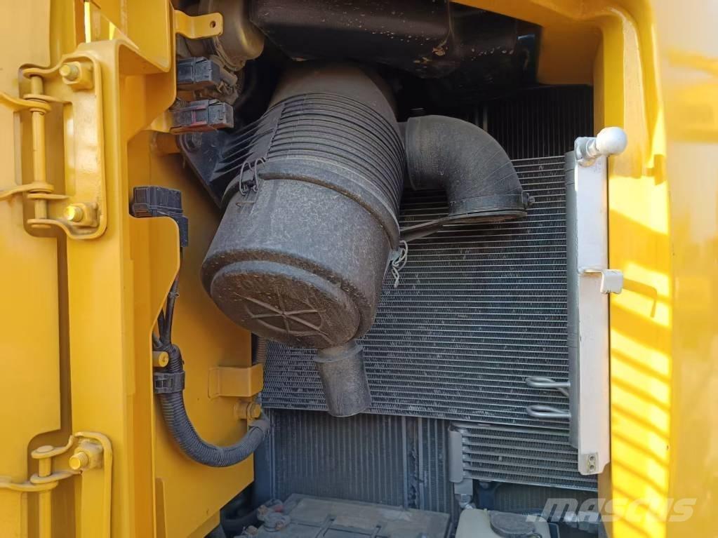 Komatsu PC138 Малые экскаваторы 7т-12т
