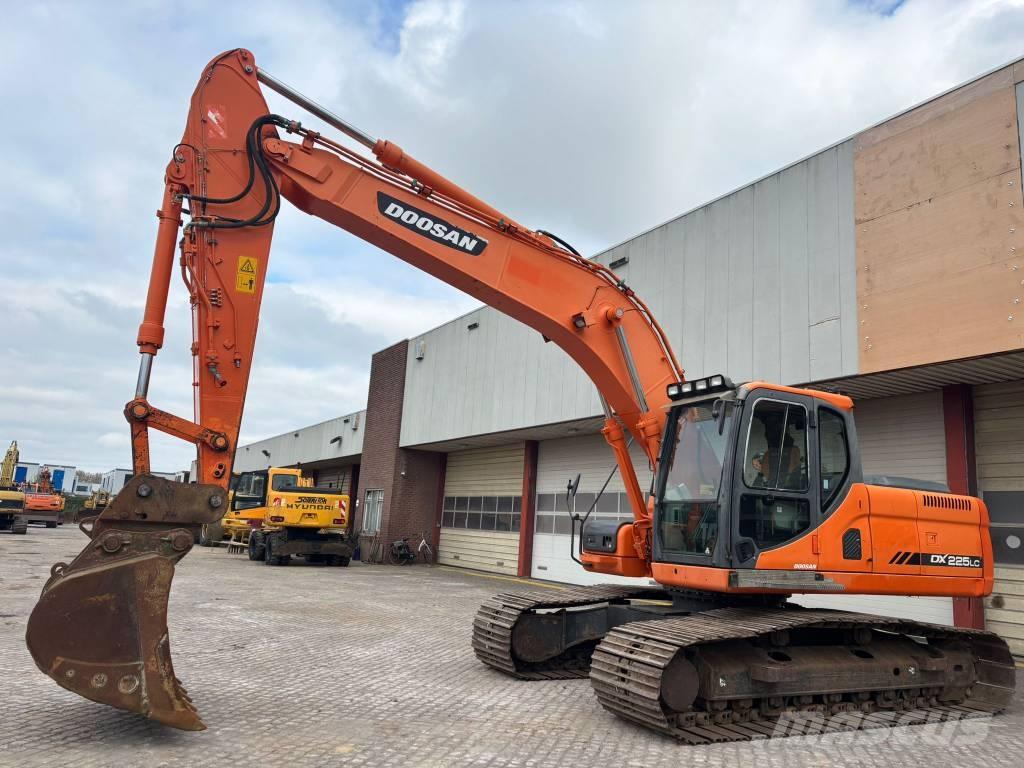 Doosan DX 225 LC Гусеничные экскаваторы