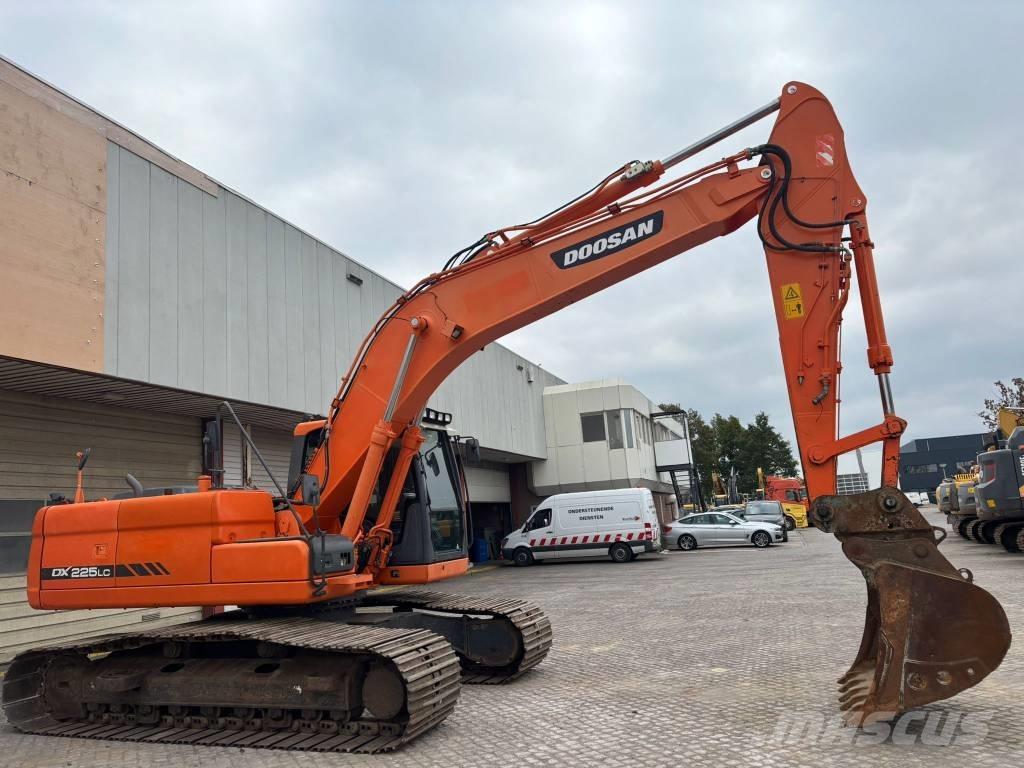 Doosan DX 225 LC Гусеничные экскаваторы
